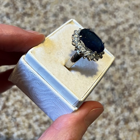 Princess of Wales Replica faux sapphire and diamond engagement ring in box - Picture 4 of 7